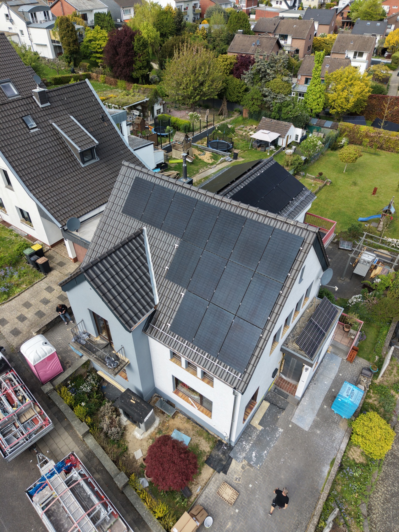 PV-Anlage – Nahaufnahme aus der Luft