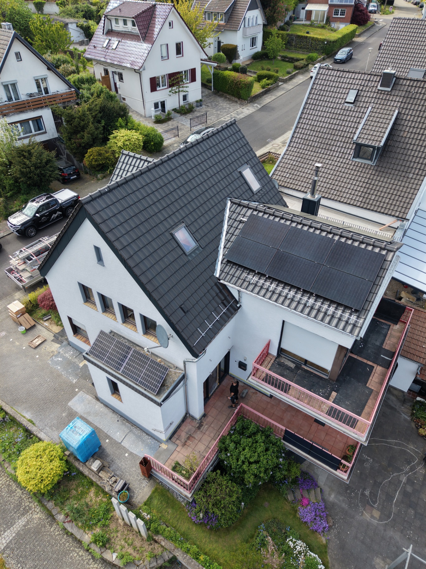 Dachfläche mit Solarmodulen