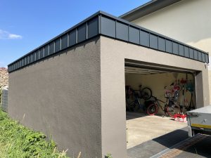 Garage mit Scharrenverkleidung